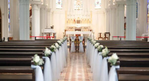 church-wedding-decorations-with-a-floral-theme