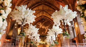 creating-the-right-centerpiece-for-your-church-wedding-decorations