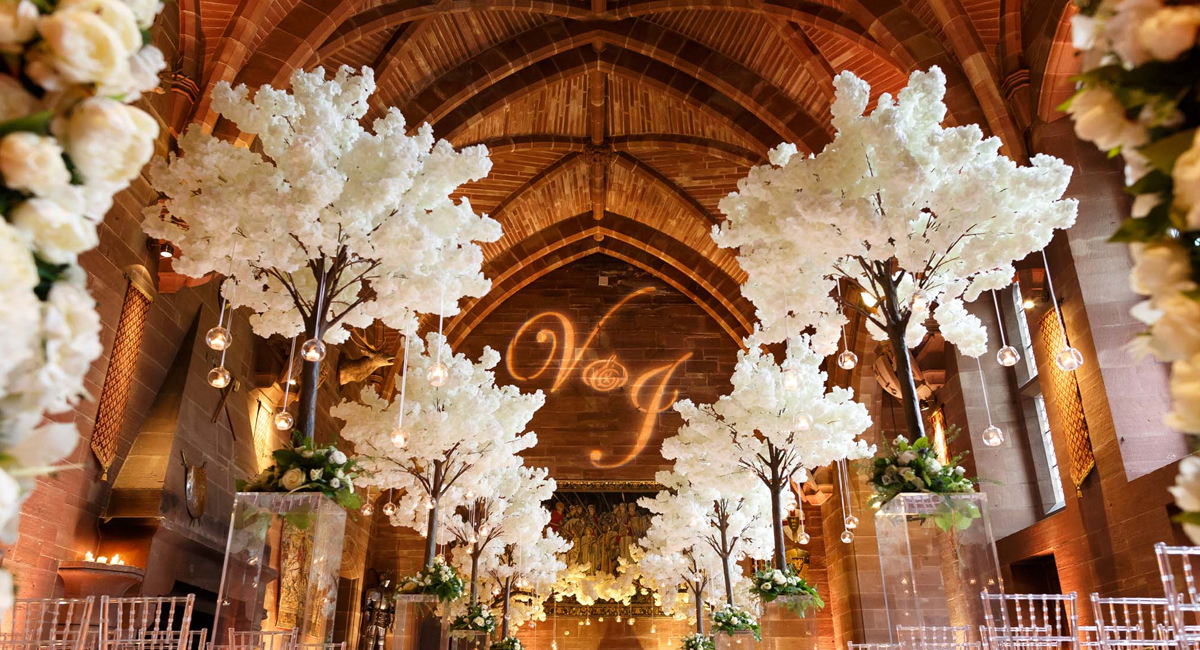 creating-the-right-centerpiece-for-your-church-wedding-decorations