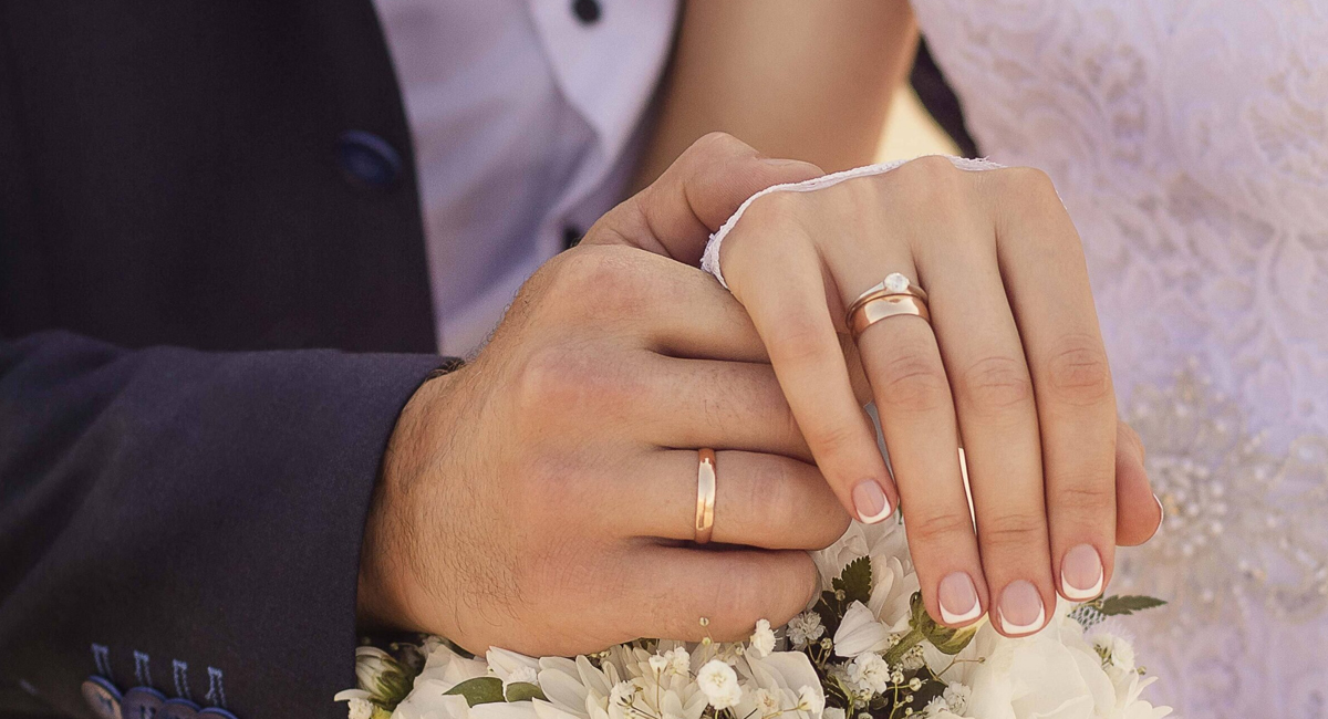 engraving-on-the-wedding-rings