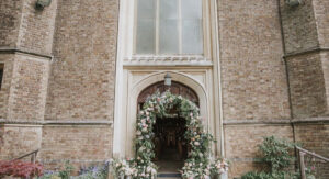 how-to-enhance-the-church-door-with-great-wedding-decorations